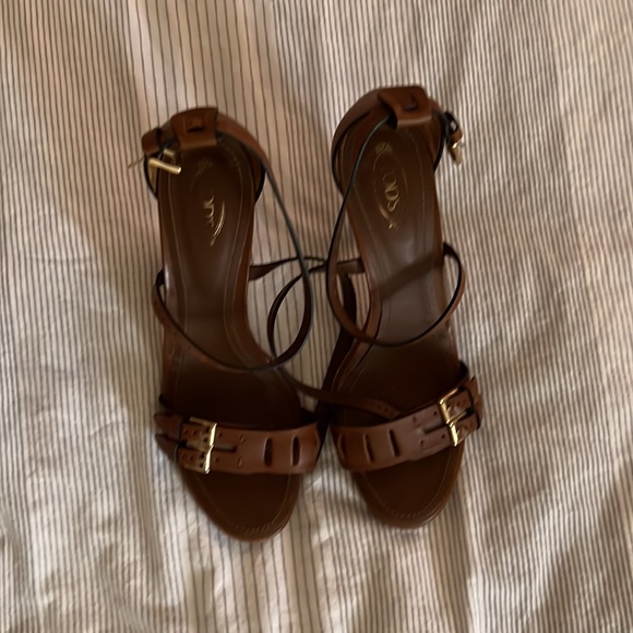 Todd’s Heels - Picture 5 of 5